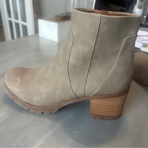 Korks ankle boots
